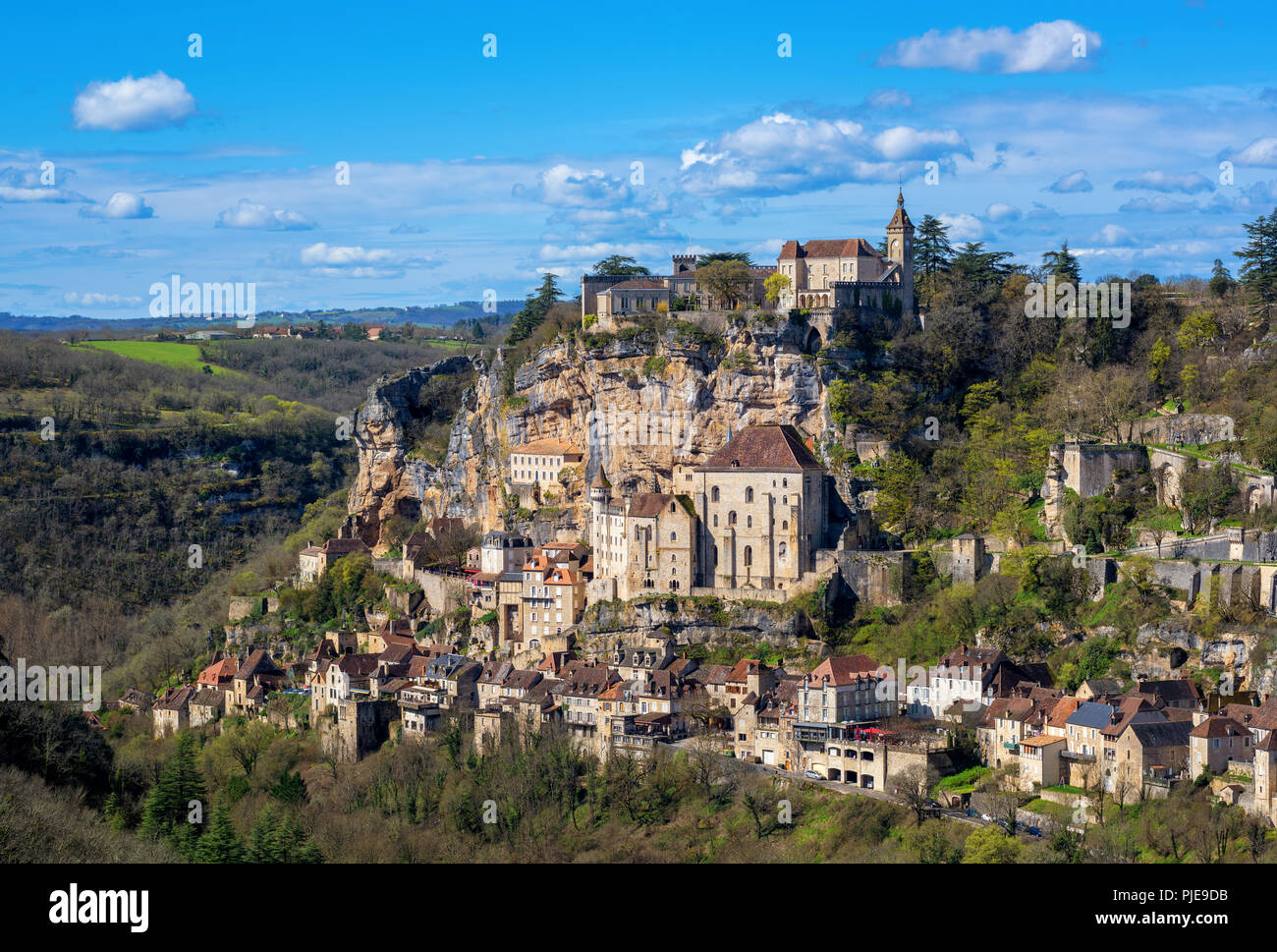 Rocamadour Village, Francia, una hermosa ciudad medieval de una roca en un  desfiladero, es un sitio de patrimonio cultural mundial de la UNESCO  Fotografía de stock - Alamy