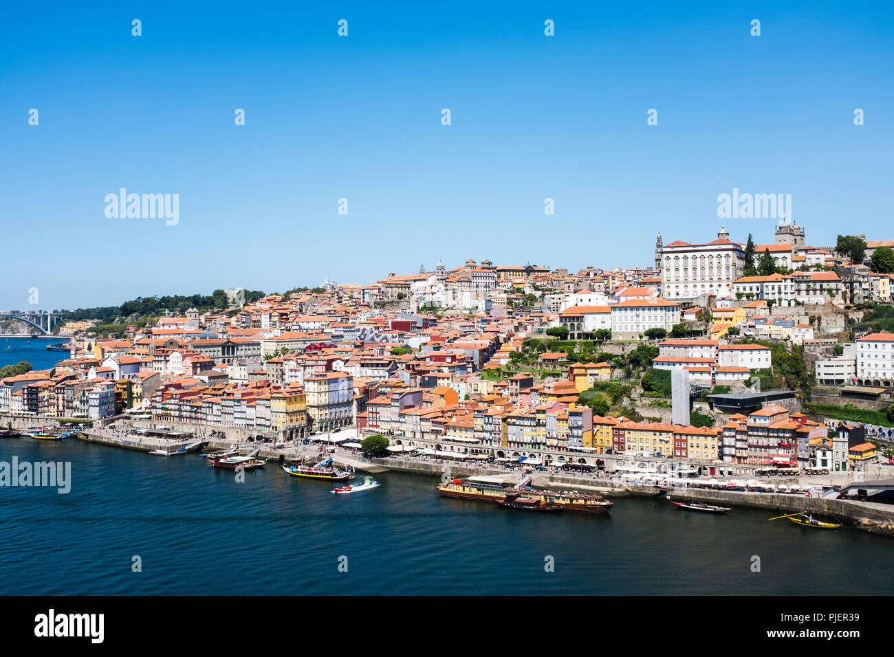 Vista de la Ribeira, Porto de Vila Nova de Gaia, Portugal. Foto de stock