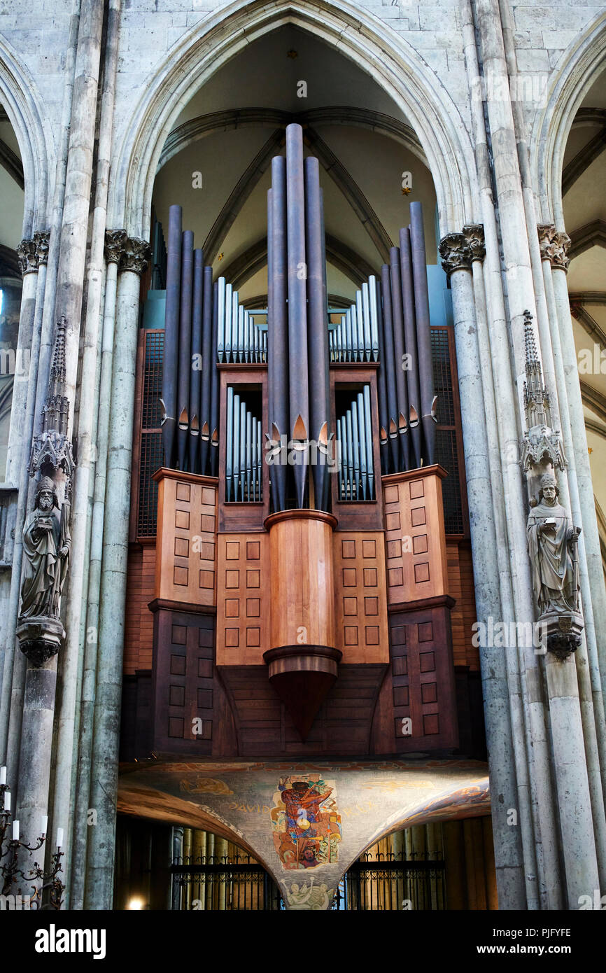 La Catedral de Colonia, el transepto norte se organ, 1948 y 1956 Foto de stock