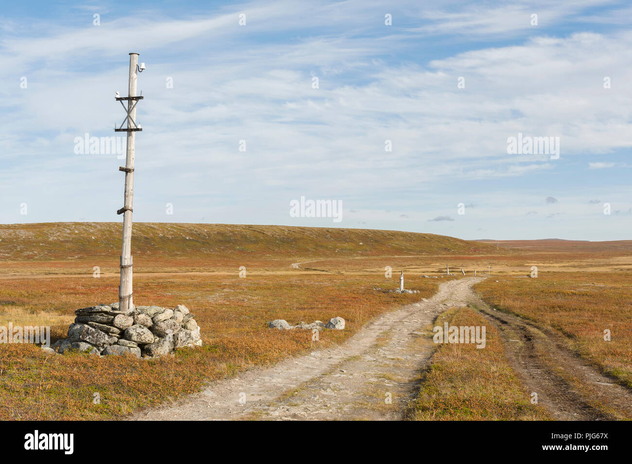Telégrafo antiguo puesto en la meseta de montaña 'Finnmarksvidda' en Alta, Finnmark, Noruega. Foto de stock