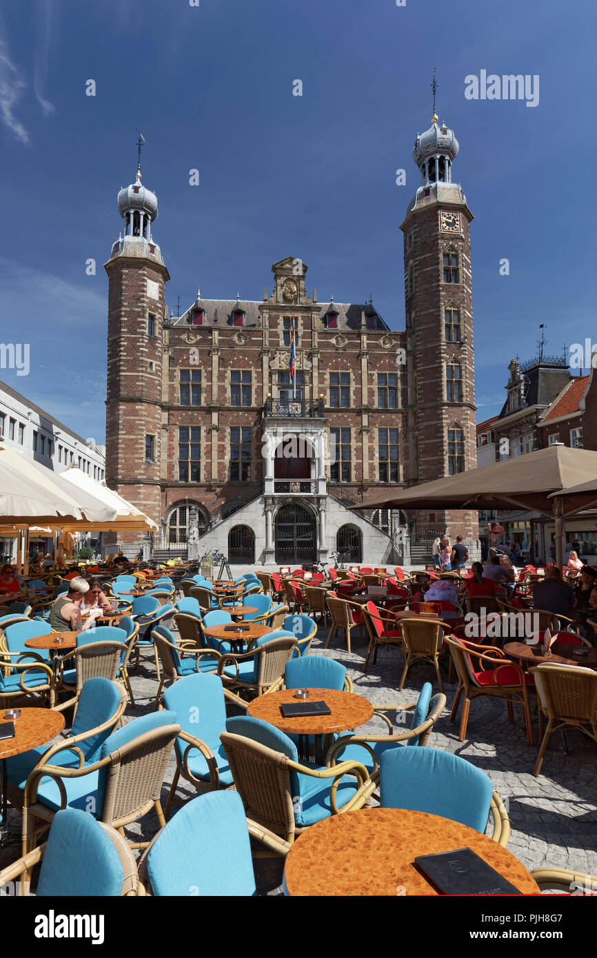 La plaza del mercado y el histórico Ayuntamiento, Venlo, Limburgo, Holanda Foto de stock