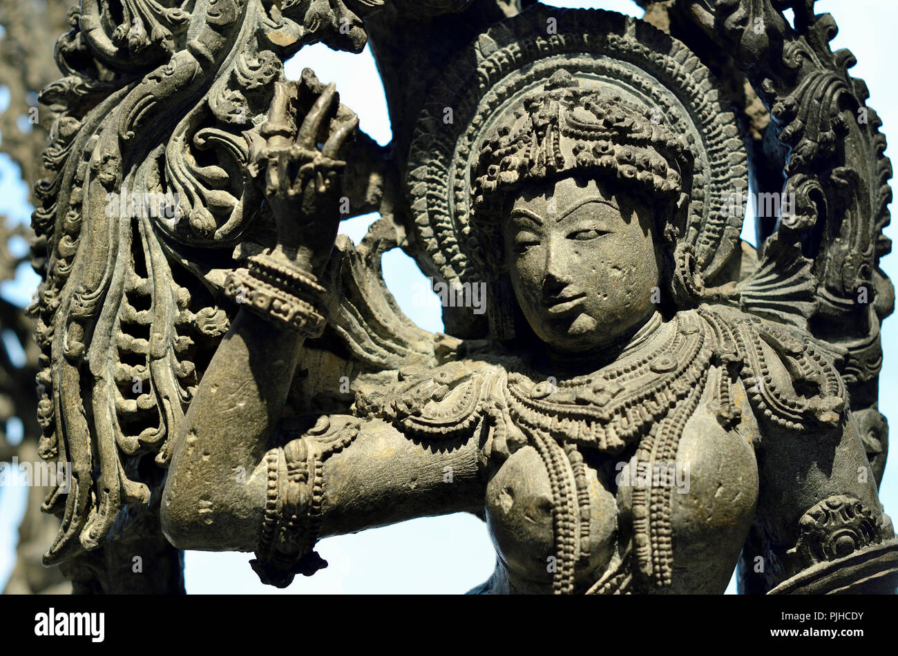Soporte de piedra la figura de un templo Hoysala, Karnataka, India (1100-1200 AD) Museo Británico, Bloomsbury, Londres, Inglaterra, Reino Unido. Foto de stock