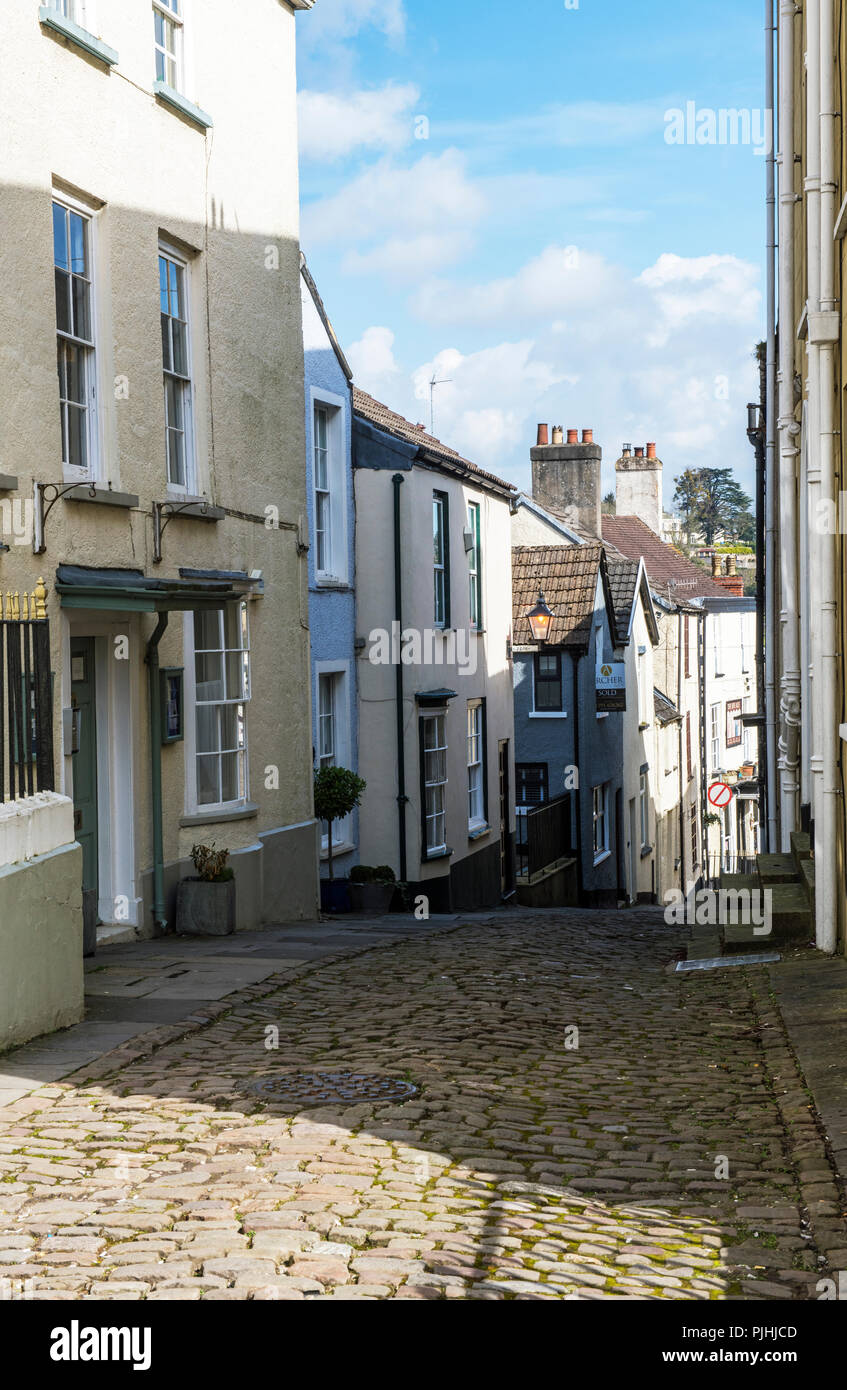 Hocker Hill calle adoquinada en Chepstow Monmouthshire Foto de stock