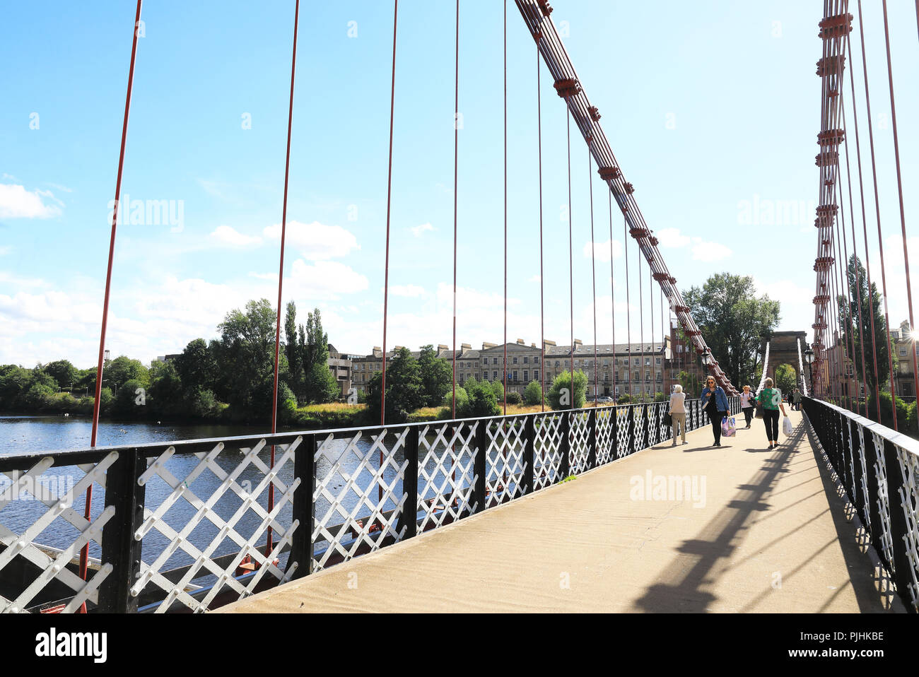 South Portland Street puente colgante peatonal a través del río Clyde, en Glasgow, Reino Unido Foto de stock