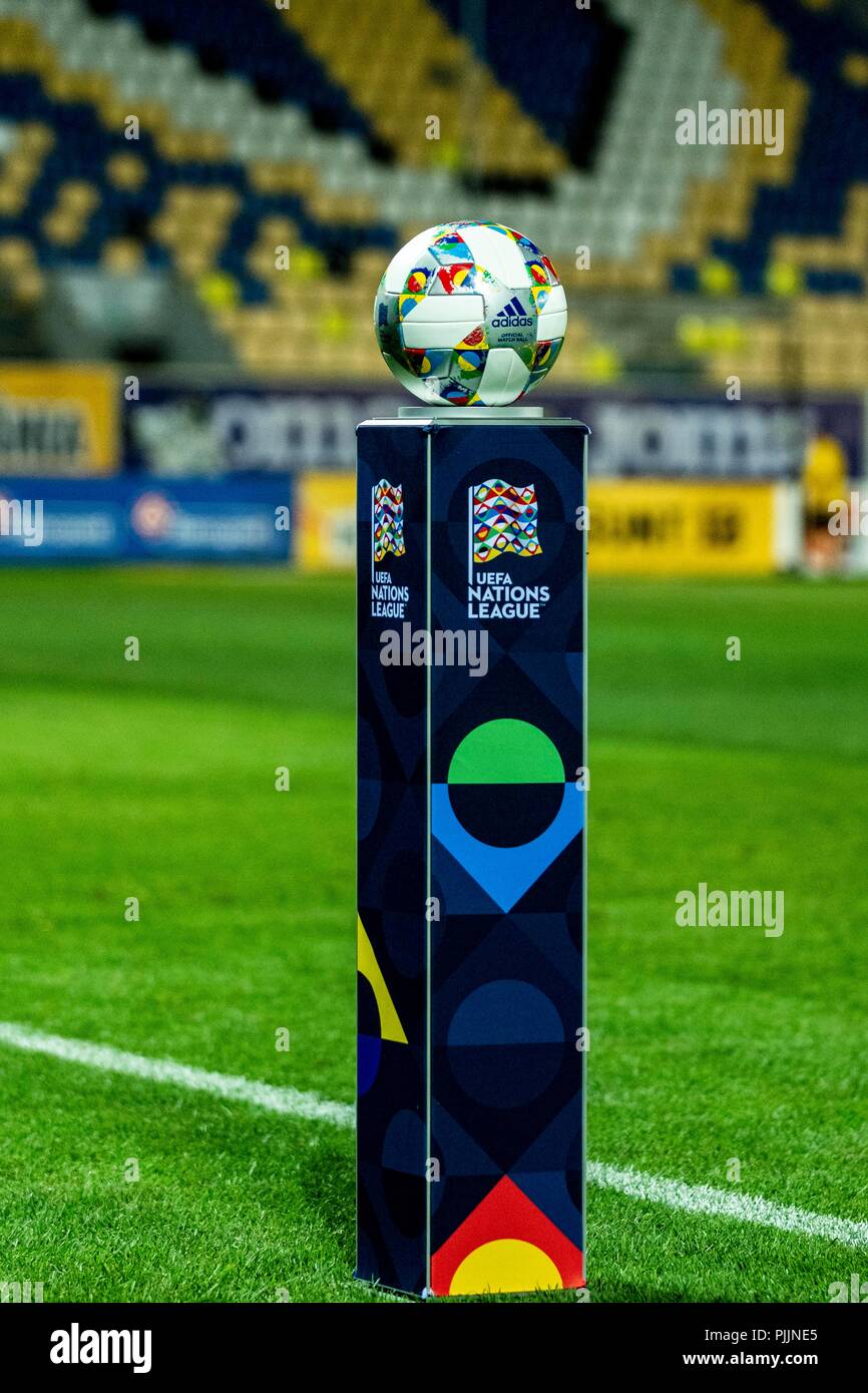 Ploiesti, Rumania. El 7 de septiembre de 2018. El balón oficial antes del  inicio de la Liga de Fútbol, la UEFA Unidas 2019, final del torneo, el  partido entre los equipos nacionales