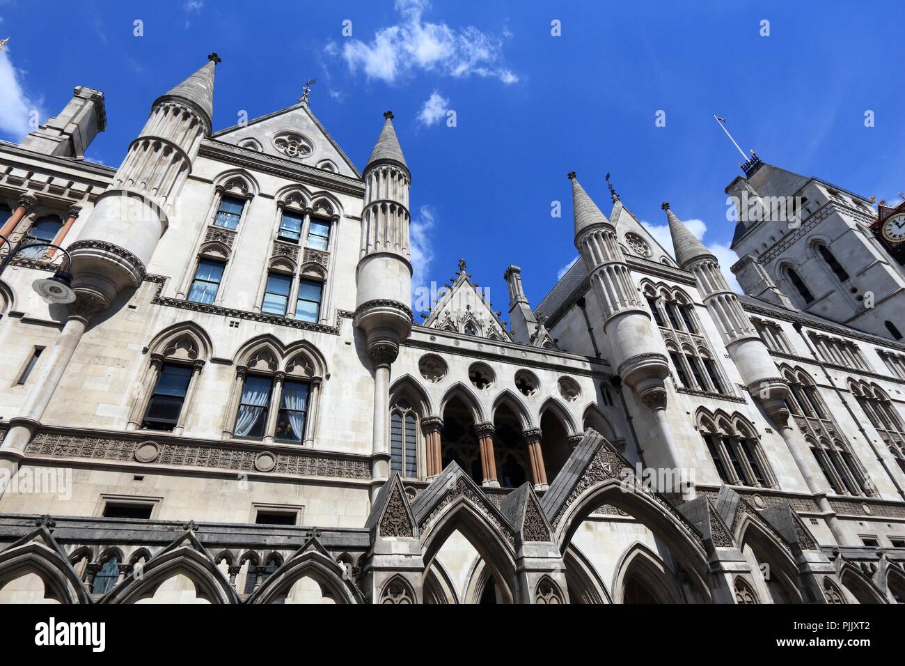 Londres, Reino Unido - El Royal Tribunales de Justicia sobre la cuerda. Foto de stock