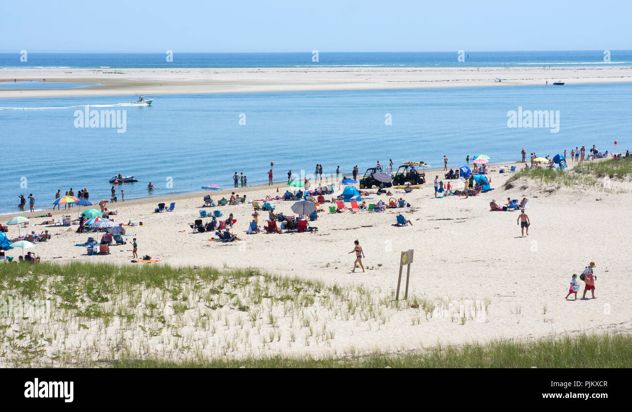 Lighthouse Beach, Chatham, Massaachusetts, EE.UU. en un ajetreado día de verano Foto de stock