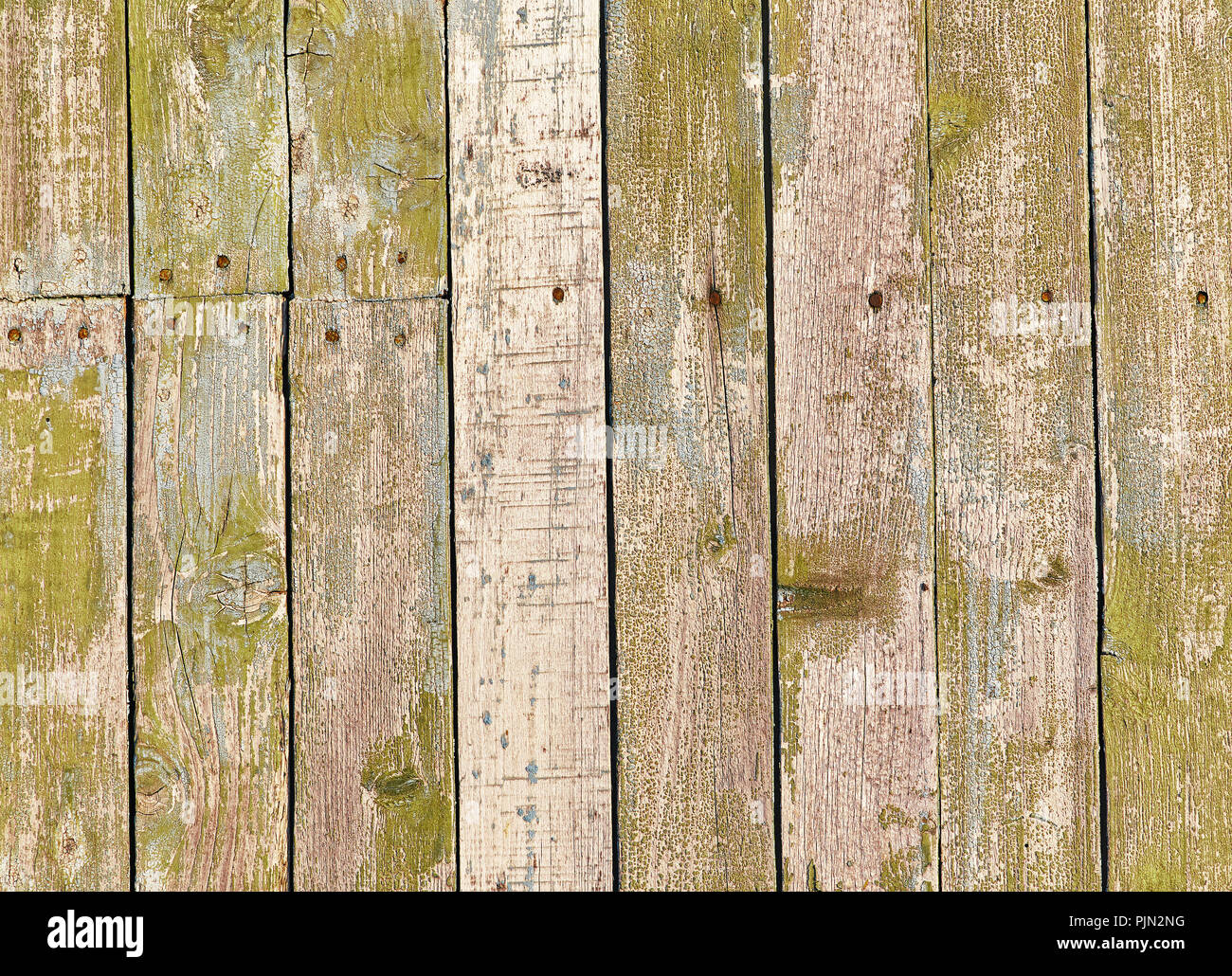 Fondo antiguo de madera de tablas verticales con peeling de color verde  Fotografía de stock - Alamy