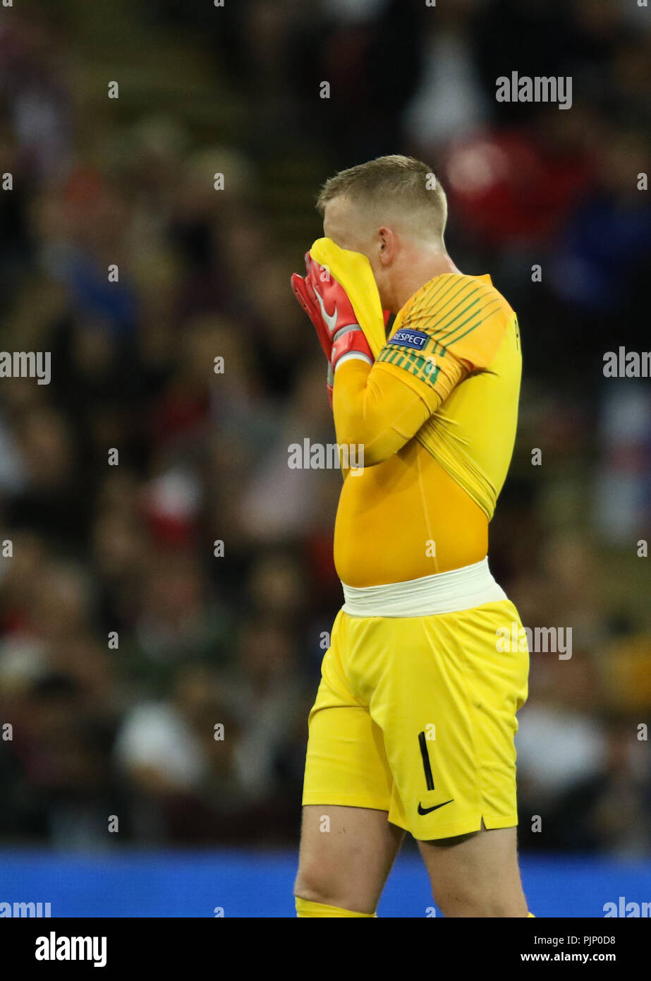 Londres, Reino Unido. 08 Sep, 2018. Jordan Pickford (E) dejectionafter el segundo gol de España (1-2) en la Liga de Naciones de la UEFA A, Grupo 4, entre Inglaterra y España, en el estadio de Wembley, en Londres, el 8 de septiembre de 2018. **Esta imagen es para uso editorial** Crédito: Paul Marriott/Alamy Live News Foto de stock