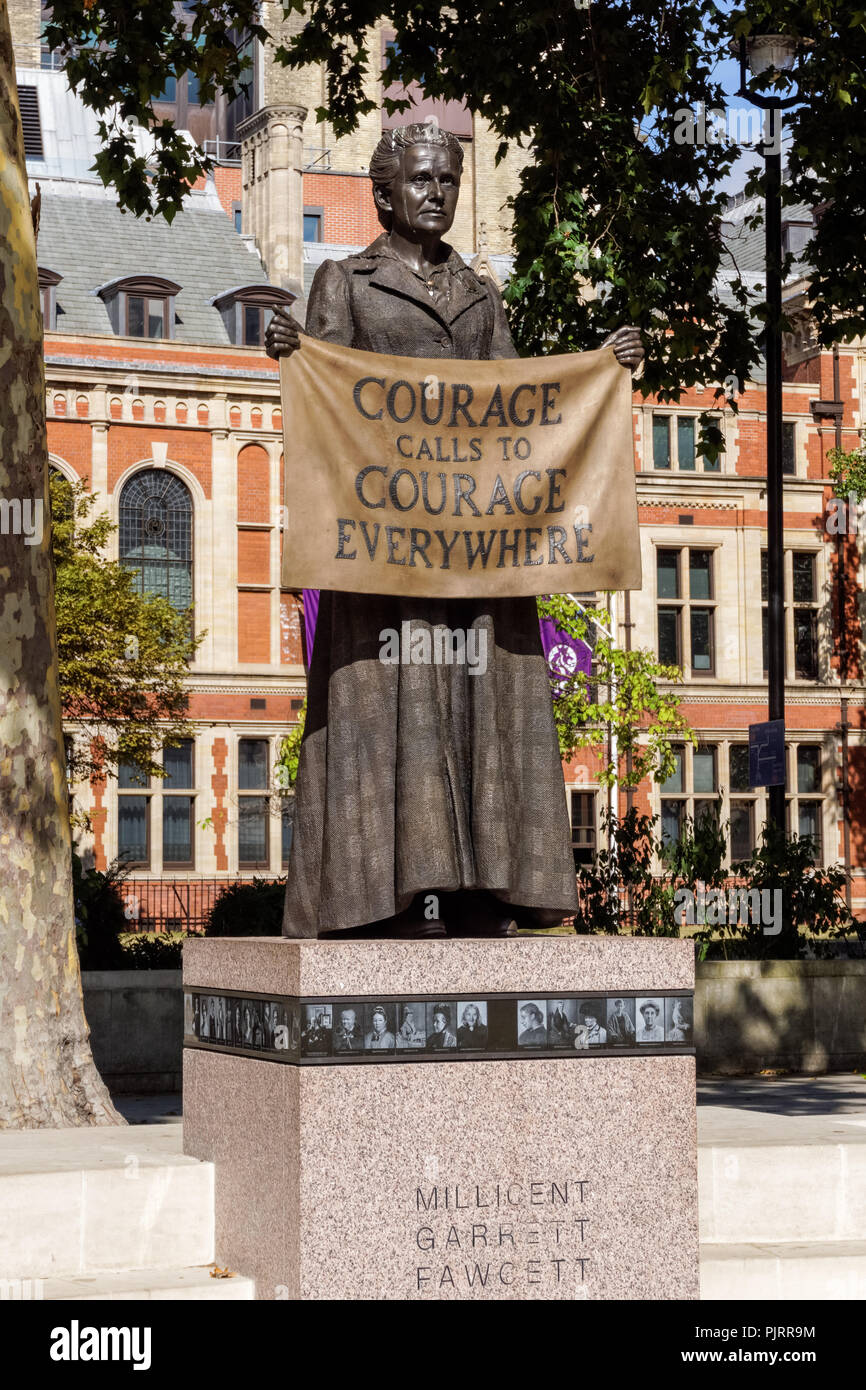 La estatua de Millicent Fawcett, el sufragismo líder en Parliament Square, Londres, Inglaterra, Reino Unido Foto de stock