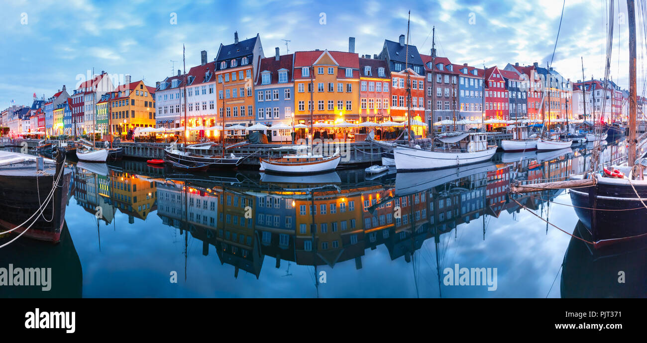 Panorama de Nyhavn en Copenhague, Dinamarca. Foto de stock