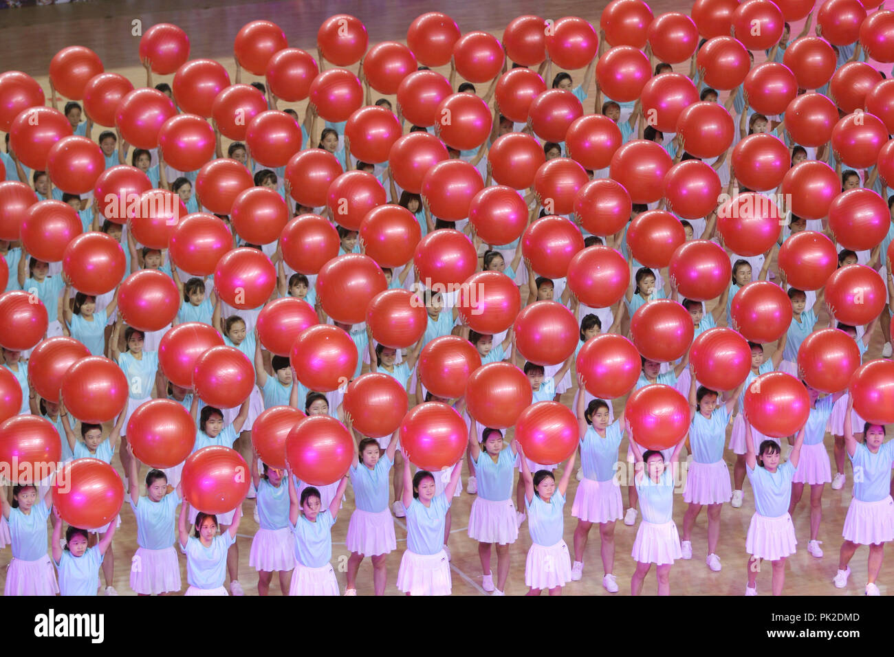 Binzhou, China. 10 Sep, 2018. Personas pertenecientes a grupos étnicos minoritarios asistir a un encuentro deportivo en Binzhou, oriental provincia de Shandong, China. Crédito: SIPA Asia/Zuma alambre/Alamy Live News Foto de stock