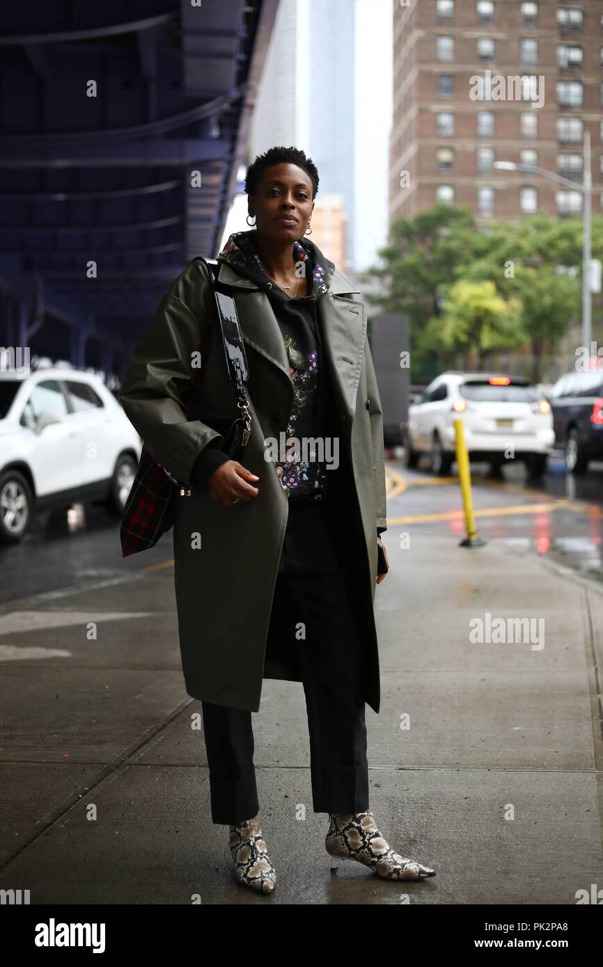 Nueva York, Estados Unidos. 09Sep, 2018. Donna Wallace, Accesorios Editor  en ELLE UK, posando en la calle fuera del boss show durante la Semana de la  Moda de Nueva York - Septiembre