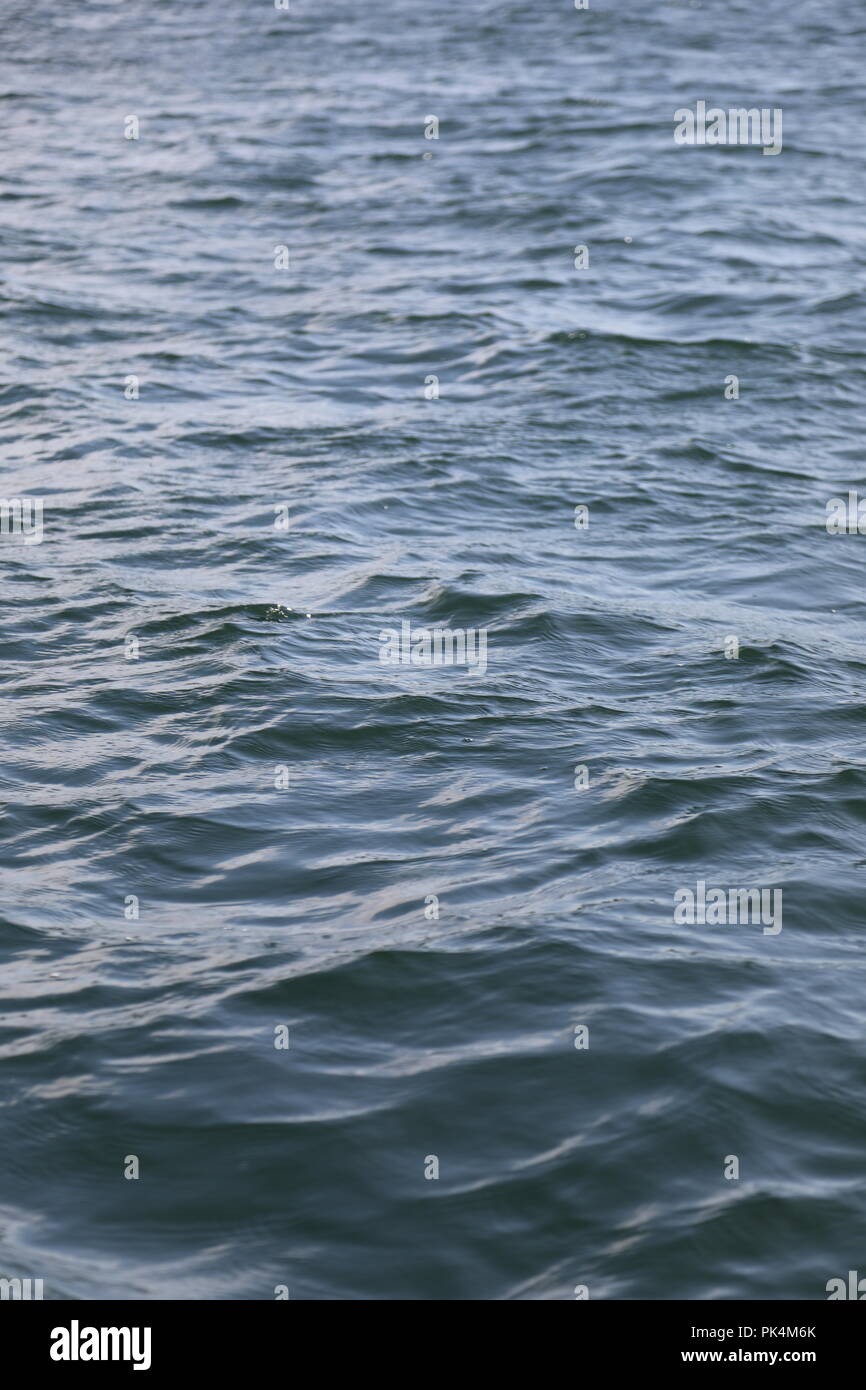 Detalle de las olas oceánicas superficiales Foto de stock