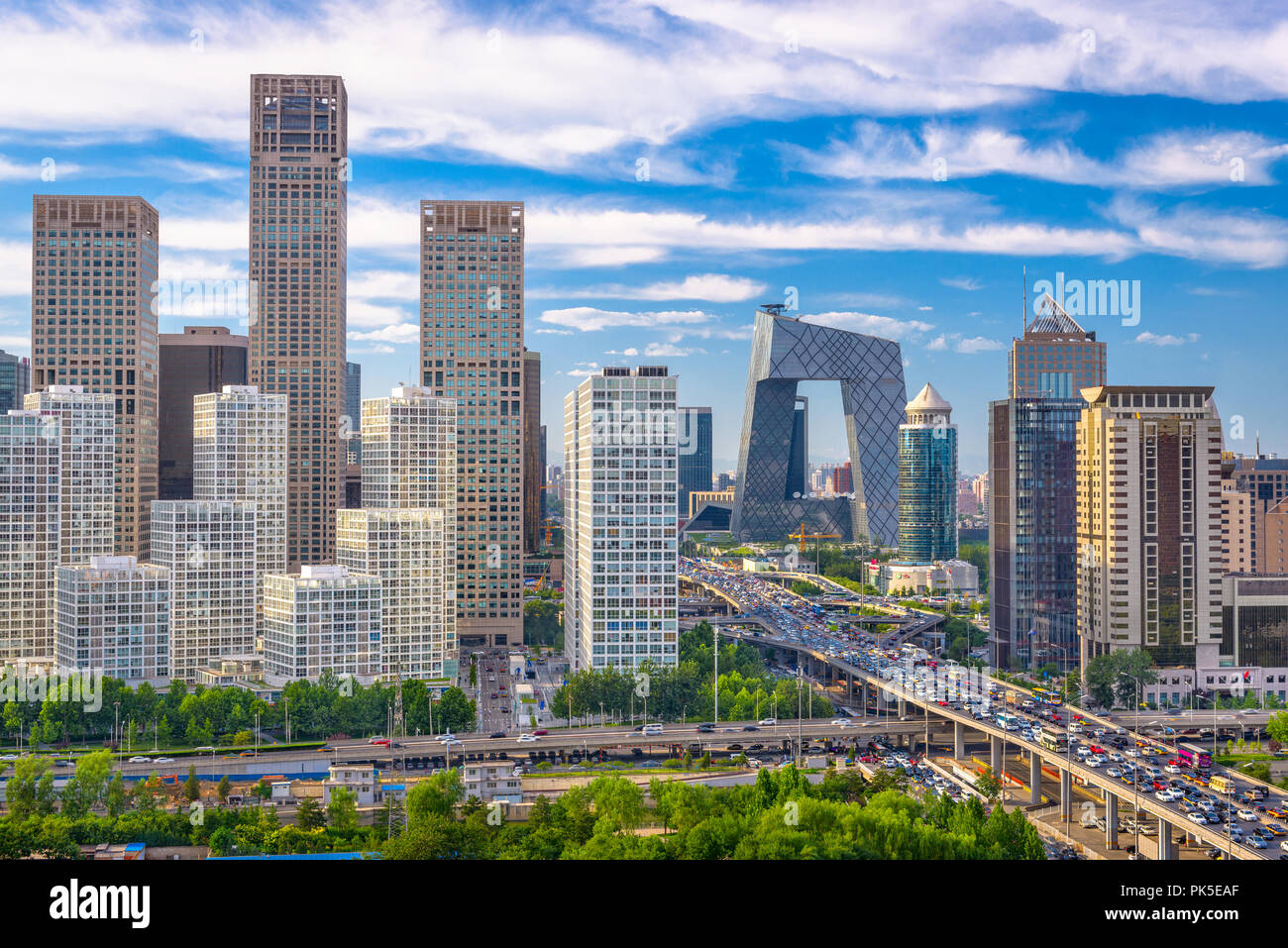 Beijing, China moderno distrito financiero ciudad al anochecer. Foto de stock