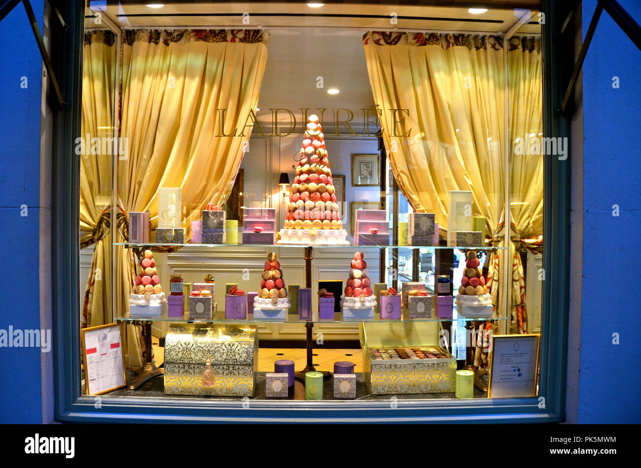 La famosa pastelería Laduree y salón de té en la Ciudad de Nueva York, EE.UU.. Foto de stock