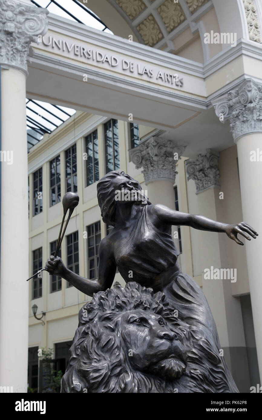 Universidad ecuador fotografías e imágenes de alta resolución Alamy