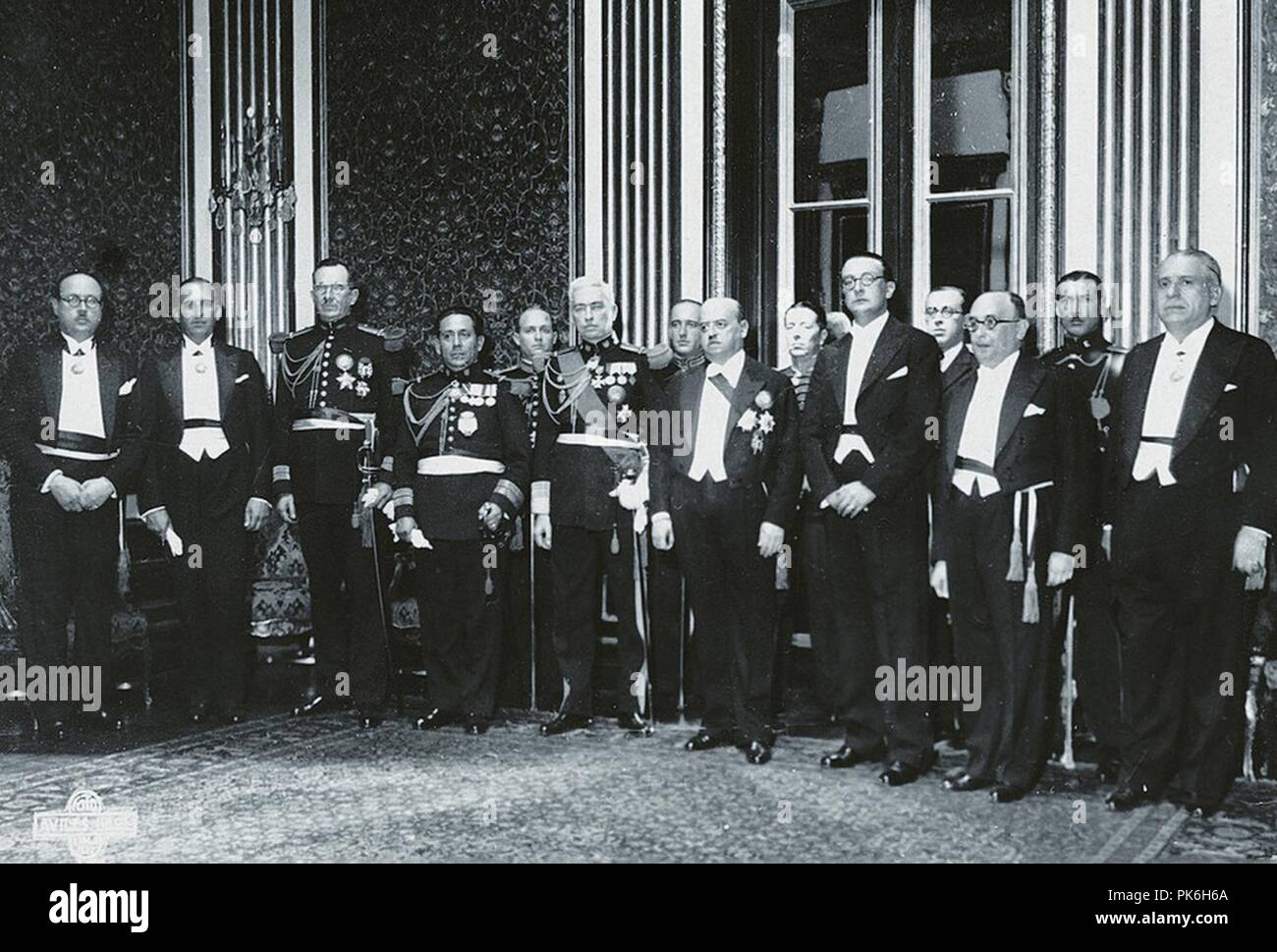 Benavides y su Consejo de Ministros. Foto de stock