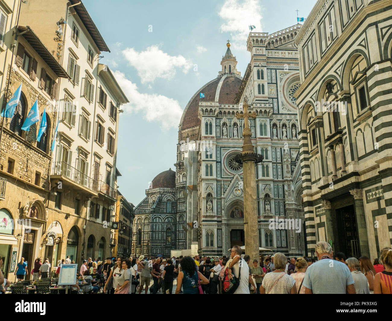 Florencia con el Bapistery de San Juan (extremo derecho) y la Catedral de Santa Maria del Fiore (centro), Toscana, Italia Foto de stock