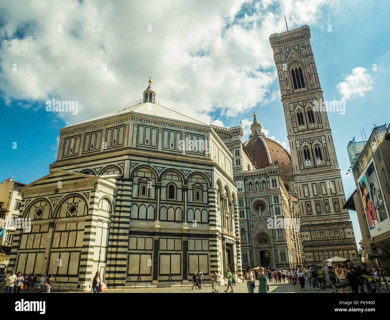 Florencia con el Bapistery de San Juan y La Catedral de Santa Maria del Fiore (detrás), Toscana, Italia Foto de stock