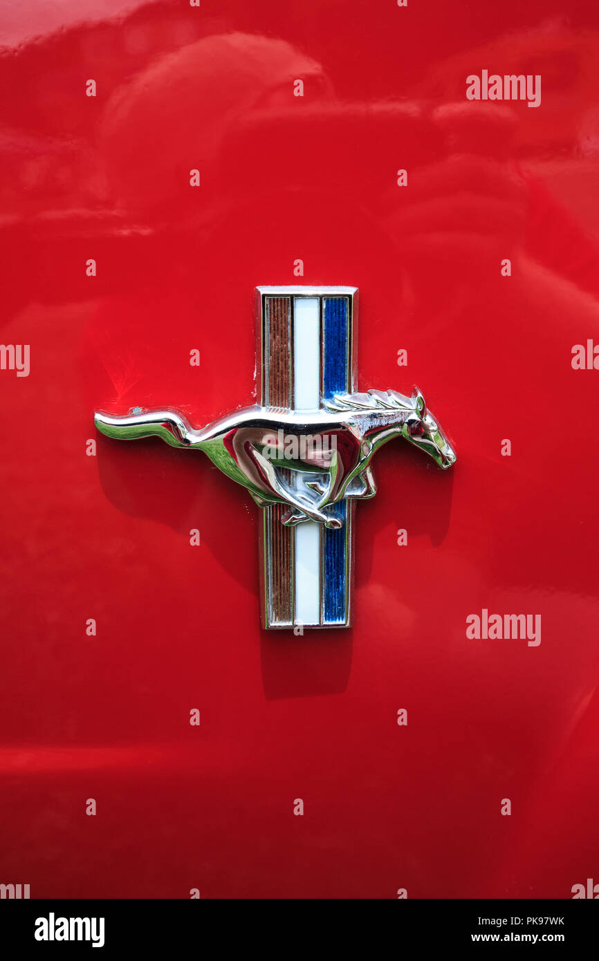 El logotipo del vehículo Mustang Foto de stock