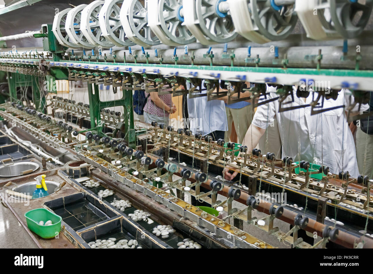 Una famosa fábrica de seda seda Yuanlong & store, Beijing, China Fotografía  de stock - Alamy