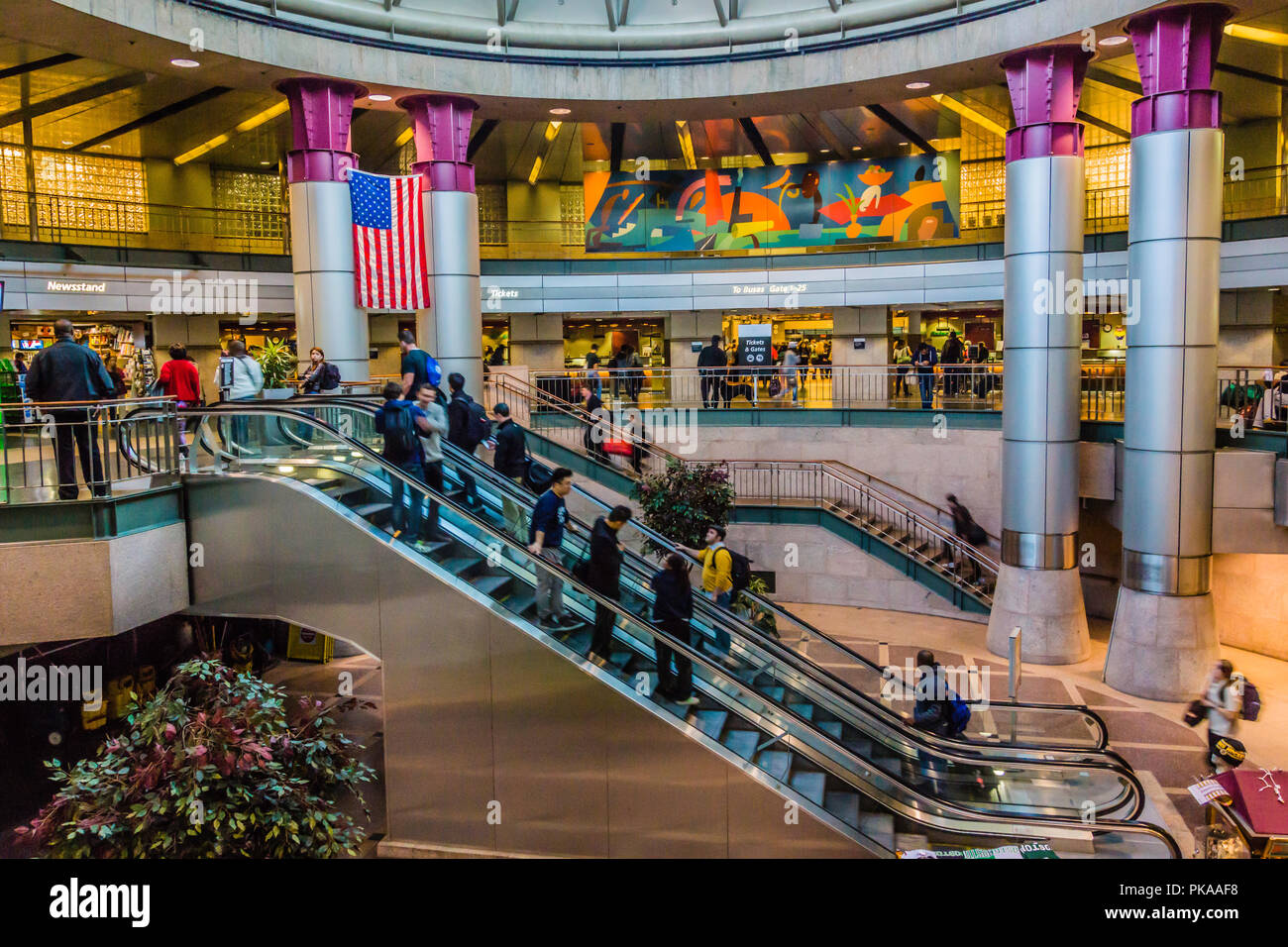 Boston bus station fotografías e imágenes de alta resolución - Alamy