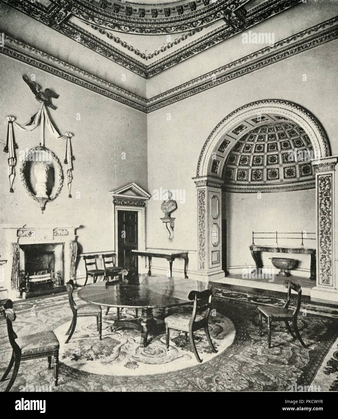 "Contrastó interiores: - La Dining-Room Palladian, Holkham en Norfolk, por William Kent, con Regency Artista: Desconocido. Foto de stock