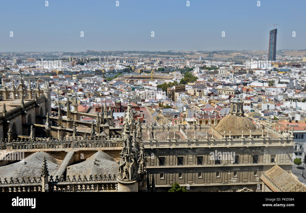 Vista panorámica de Sevilla desde la Giralda, España Foto de stock