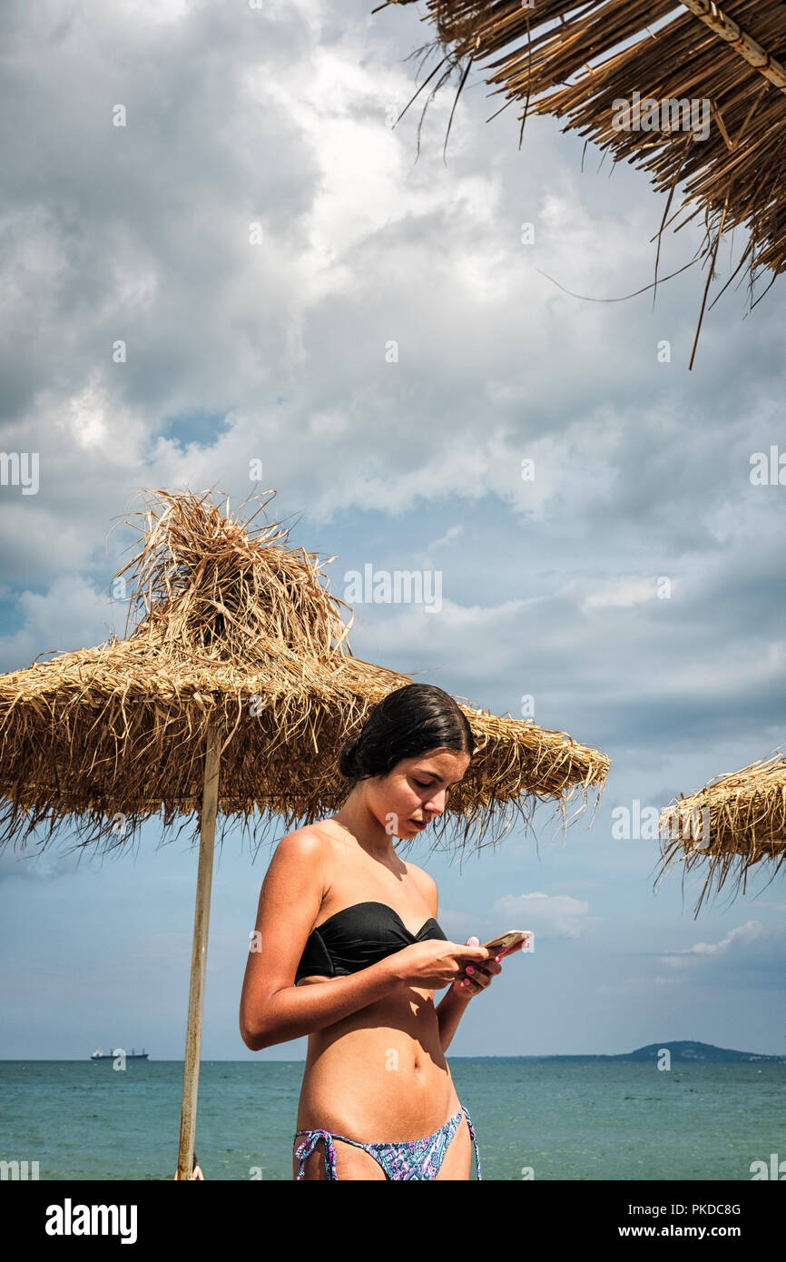 16 17 años bikini fotografías e imágenes de alta resolución - Alamy