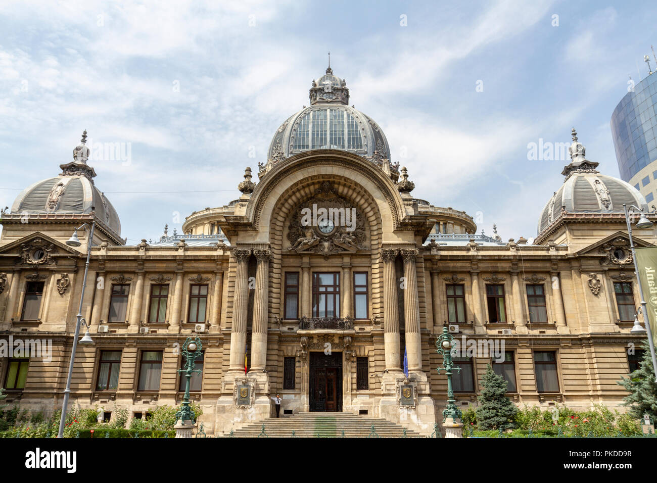 La CCA Palace (palacio de Depósitos y Consignaciones) en Calea Victoriei, es la sede de la CEC Bank, Bucarest, Rumania. Foto de stock