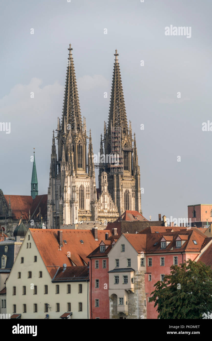 Dom San Pedro en Ratisbona, Baviera, Alemania, Europa | catedral de Ratisbona en Ratisbona, Baviera, Alemania, Europa Foto de stock
