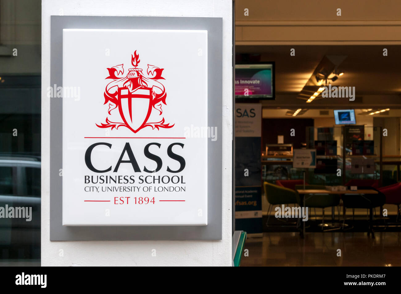 Cass Business School está la ciudad, la Universidad de la escuela de negocios de Londres, creado en 1966. Ubicado en Verá Bunhill Row justo al norte de la ciudad de Londres. Foto de stock