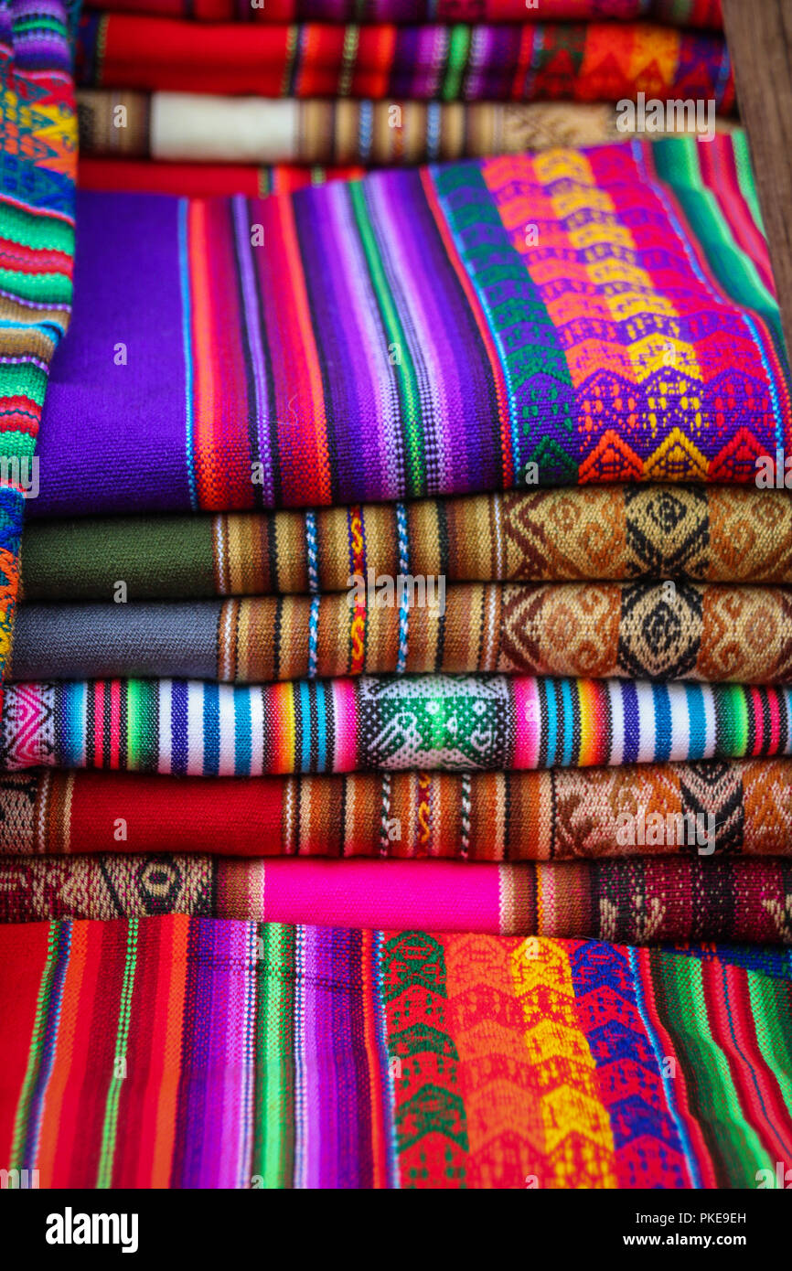 Mantas en el mercado peruano Fotografía de stock - Alamy
