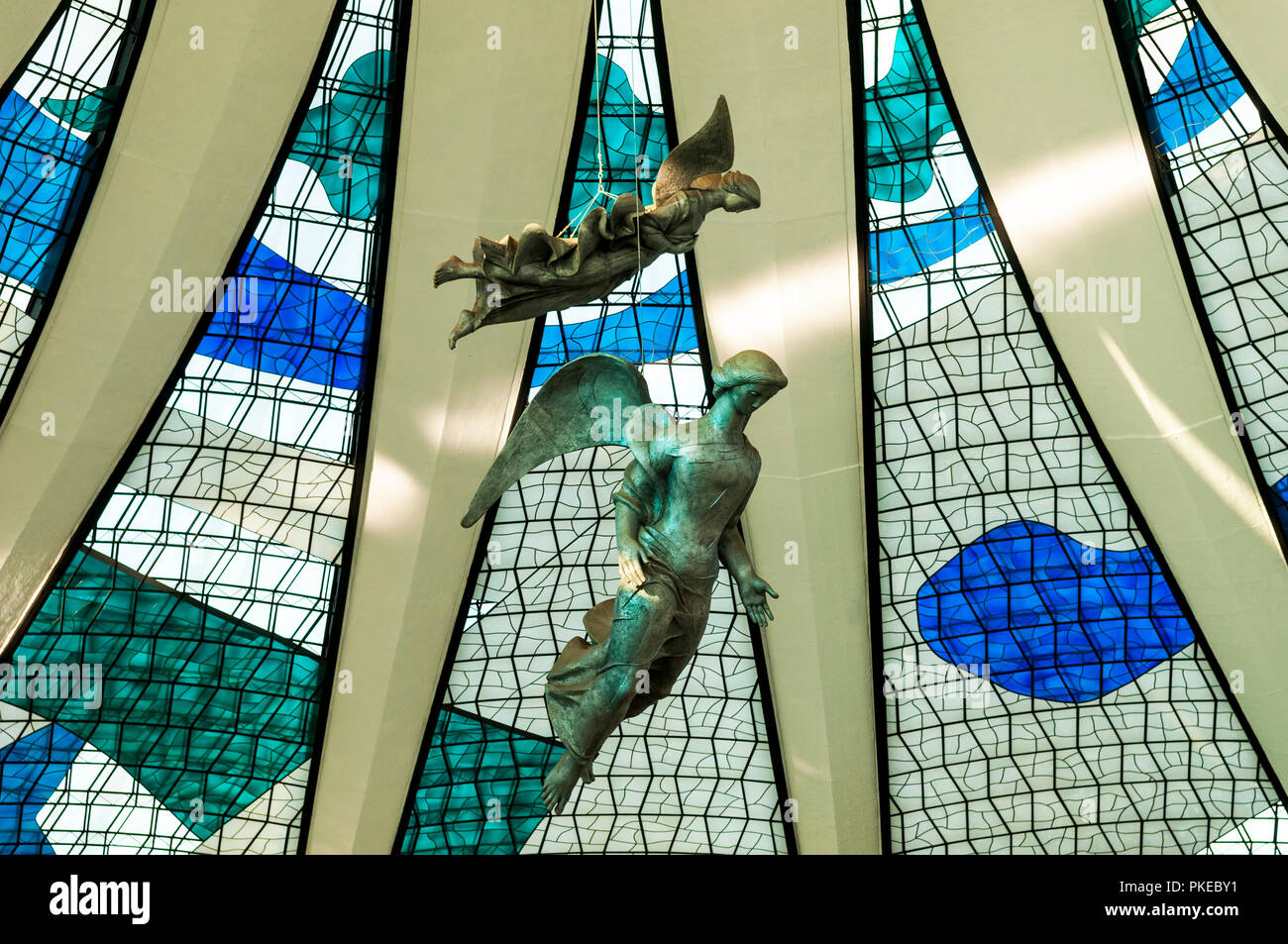 Las estatuas de ángeles encontrados en la Catedral de Brasilia