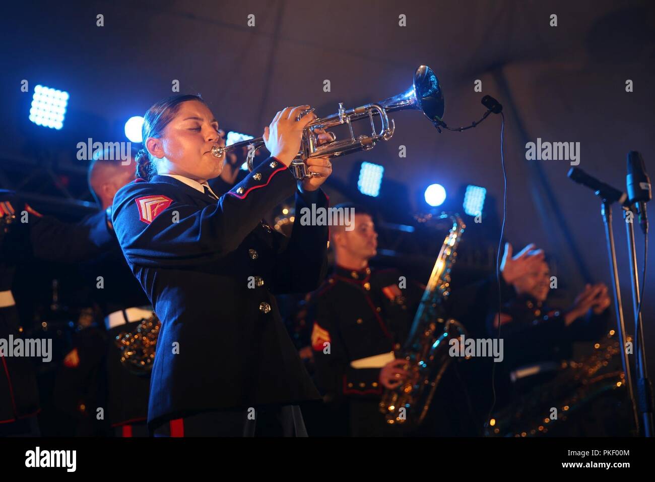Cuerpo de Marines de EE.UU Cpl. Jocelyn R. Castañón, músico, Marine Corps  Base Quantico Band, realiza para el concierto de la noche americana durante  el 2018 Hamina Tattoo en Hamina, Finlandia, 3