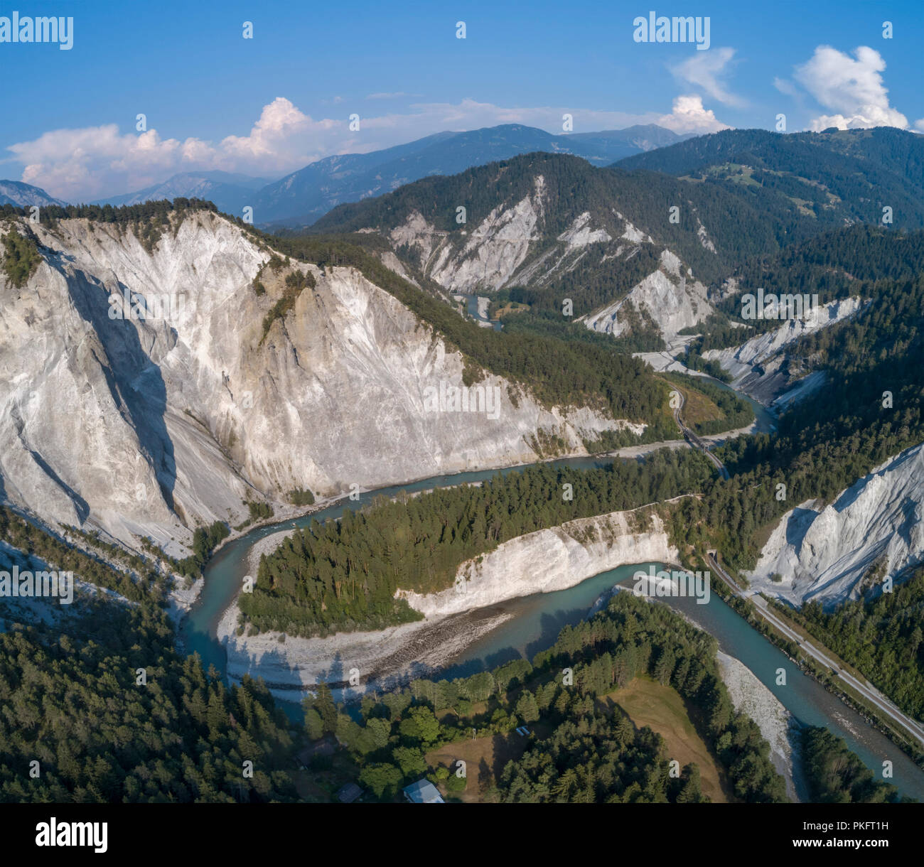 Meandros en la joven Rin, Rin Gorge, Ruinaulta, Versam, cantón de Los Grisones, Suiza Foto de stock