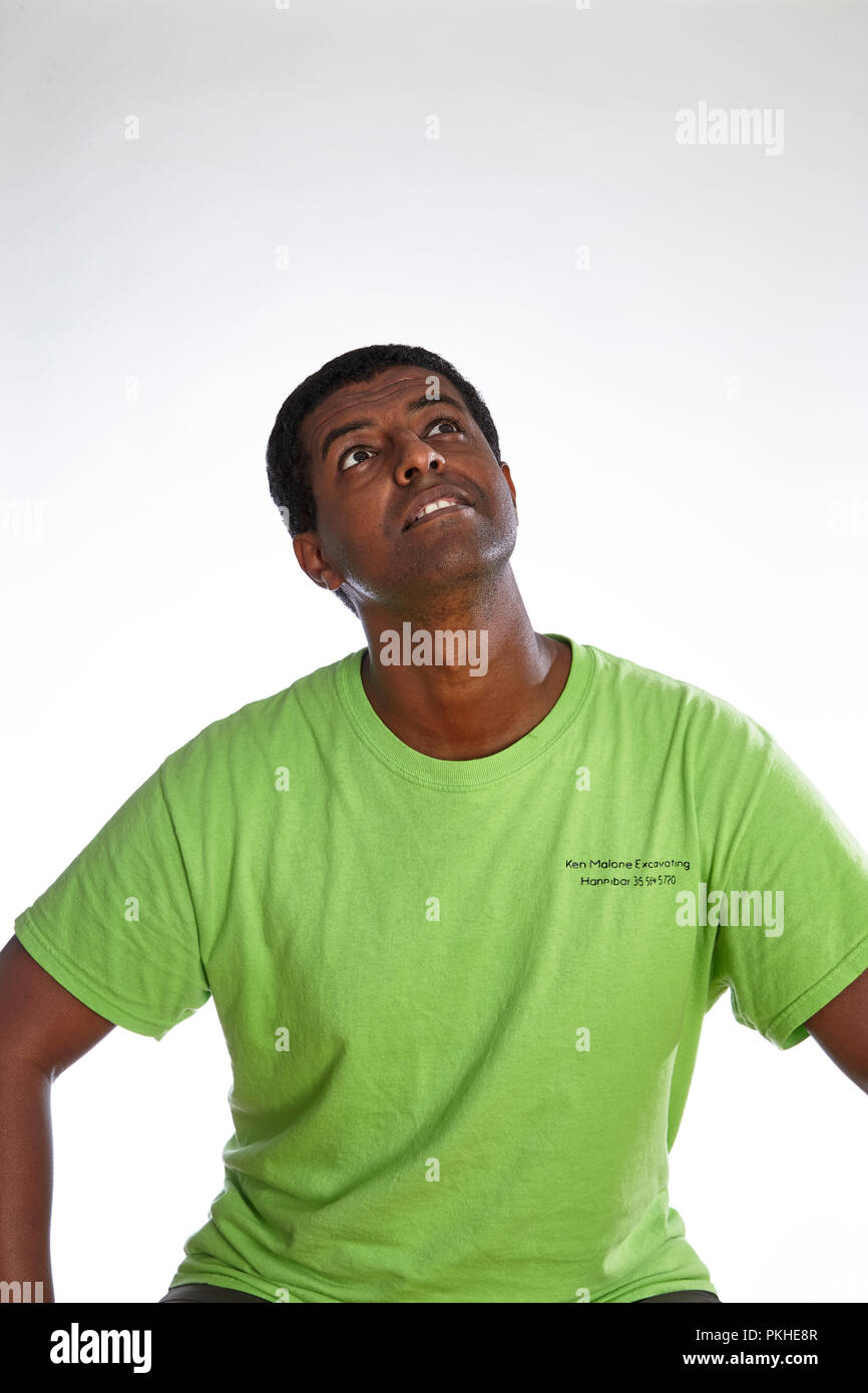 Hombre negro haciendo caras Foto de stock