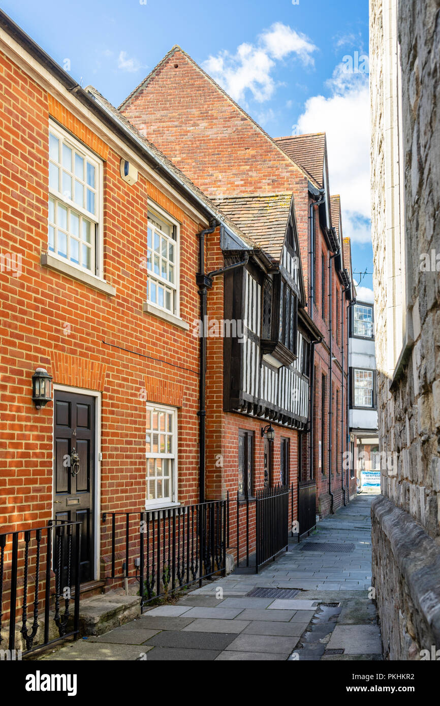 Casas Históricas a lo largo de Church Lane en la parte vieja del centro de la ciudad de Southampton, Southampton, Inglaterra, Reino Unido. Foto de stock