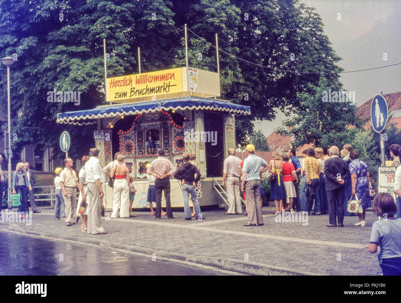 Lemgo Bruchmarkt en la década de los 70's. Archivo original imagen tomada en el momento en 35m, película diapositiva de color. Foto de stock