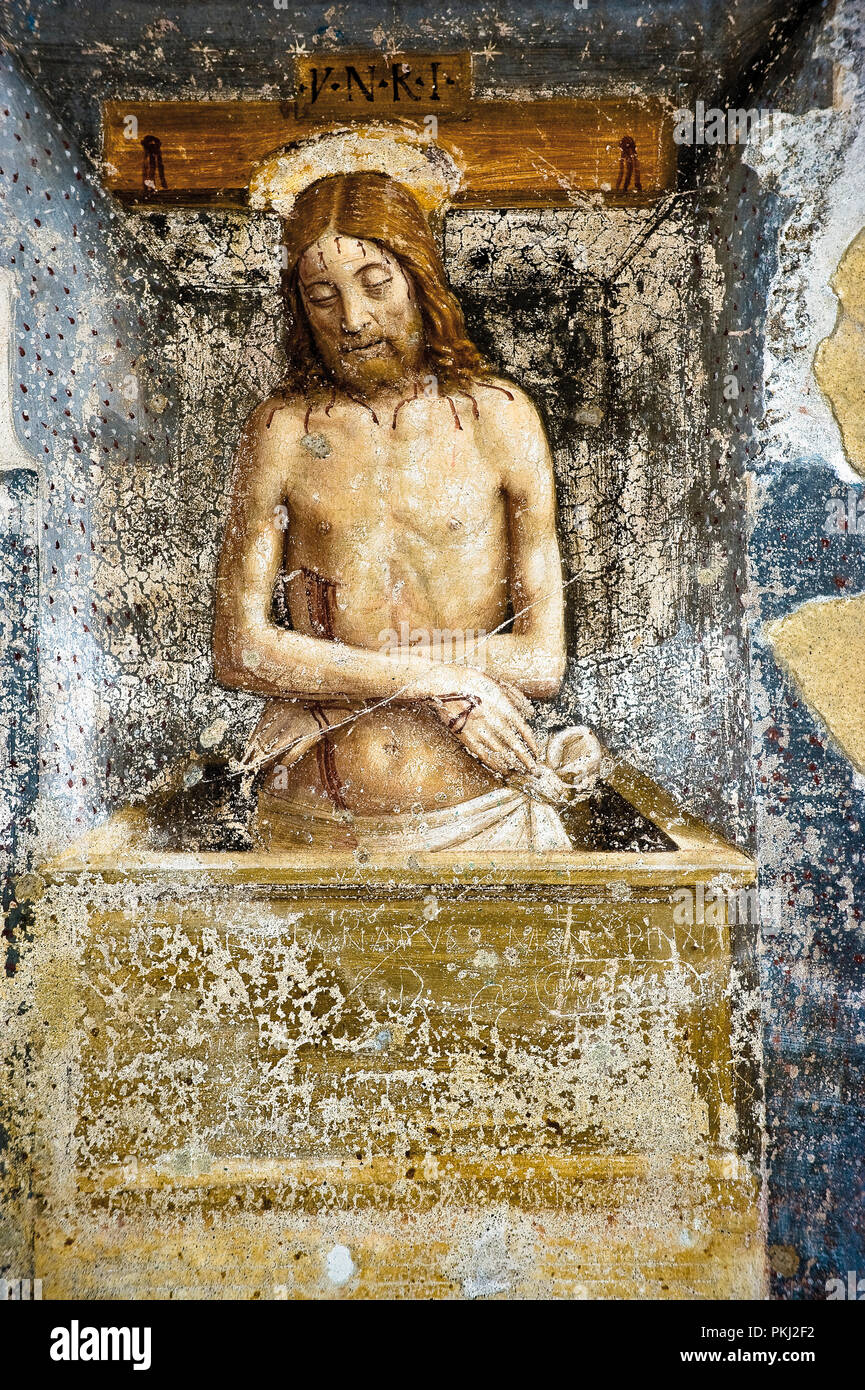 Italia Piamonte Ivrea Iglesia de San Bernardino - interiores frescos - Cristo en la piedad Foto de stock