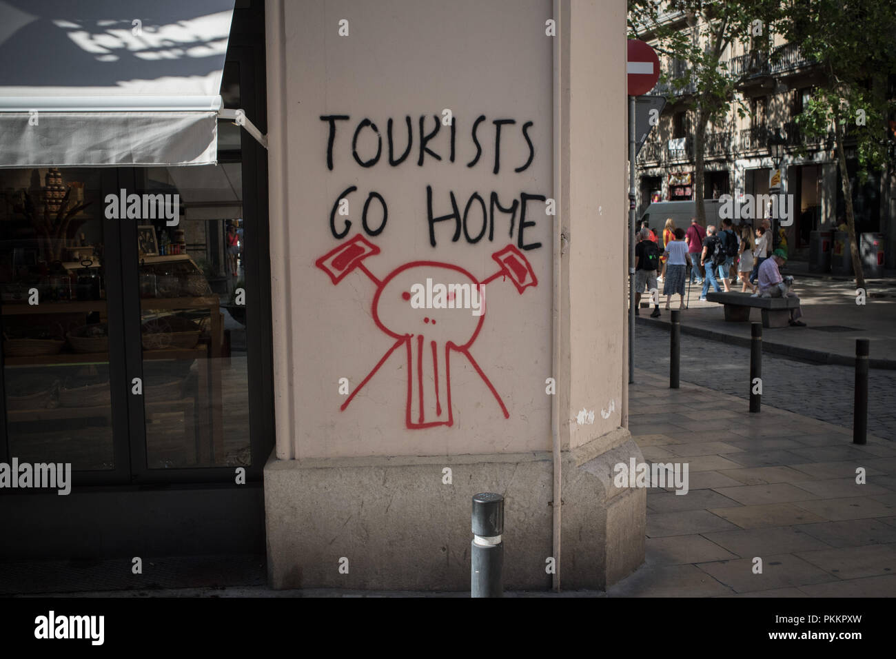 Pintadas contra el turismo de masas en las calles de Barcelona, España Foto de stock