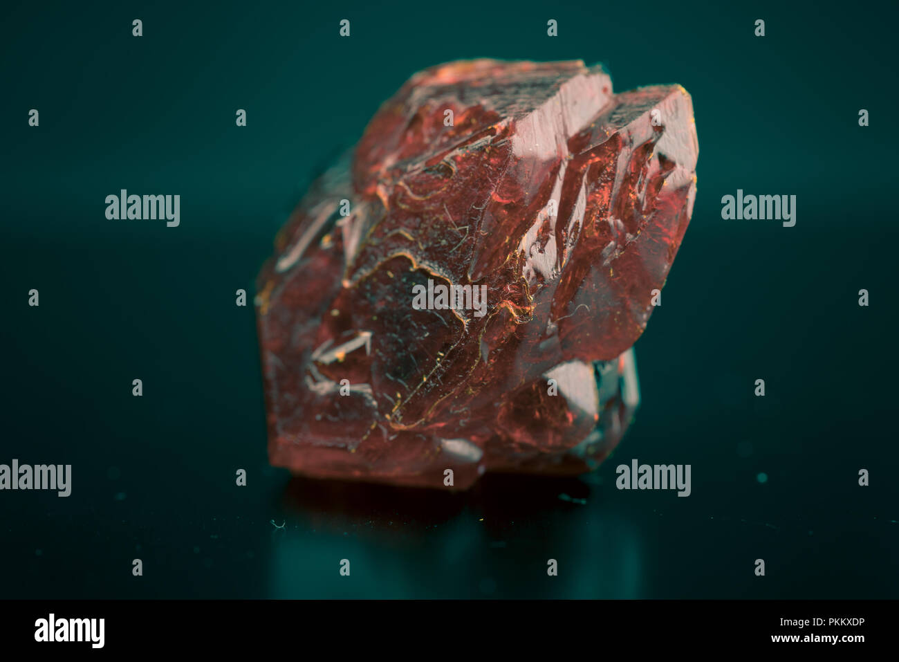 Dark Crystal, naturaleza mineral. Textura de piedra. Foto de stock
