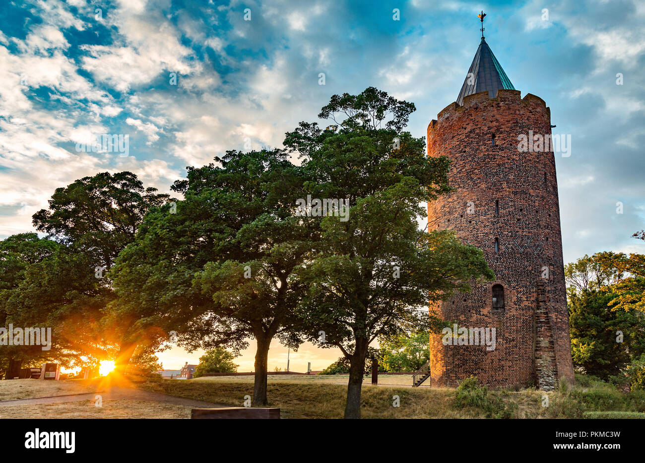 Torre roja de la oca Castillo Vordingborg al atardecer Foto de stock