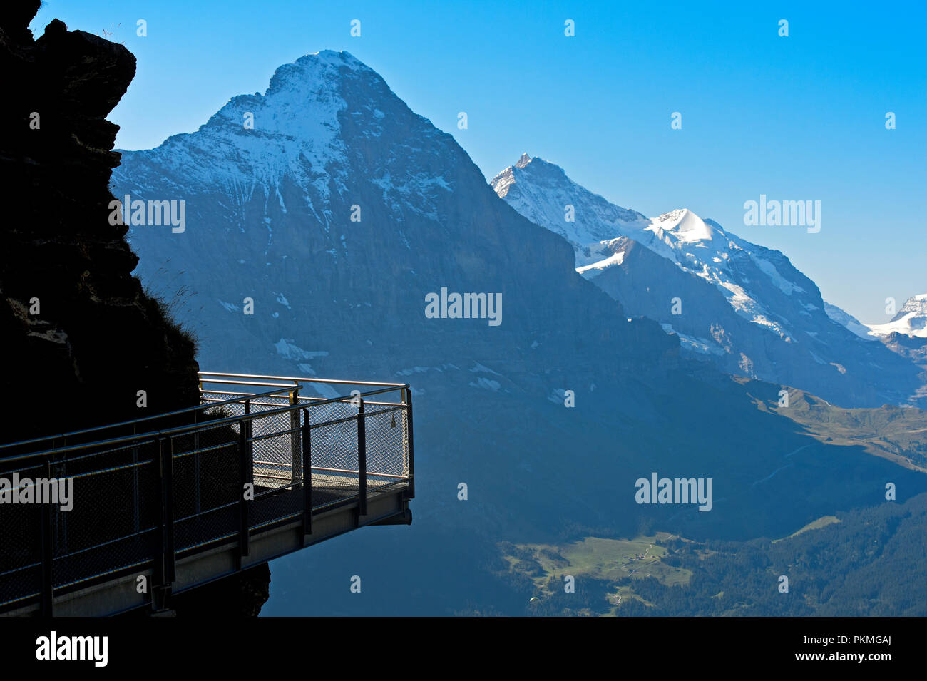 Primer Cliff Walk por Tissot delante de la cara norte del Eiger, Grindelwald, Suiza Foto de stock