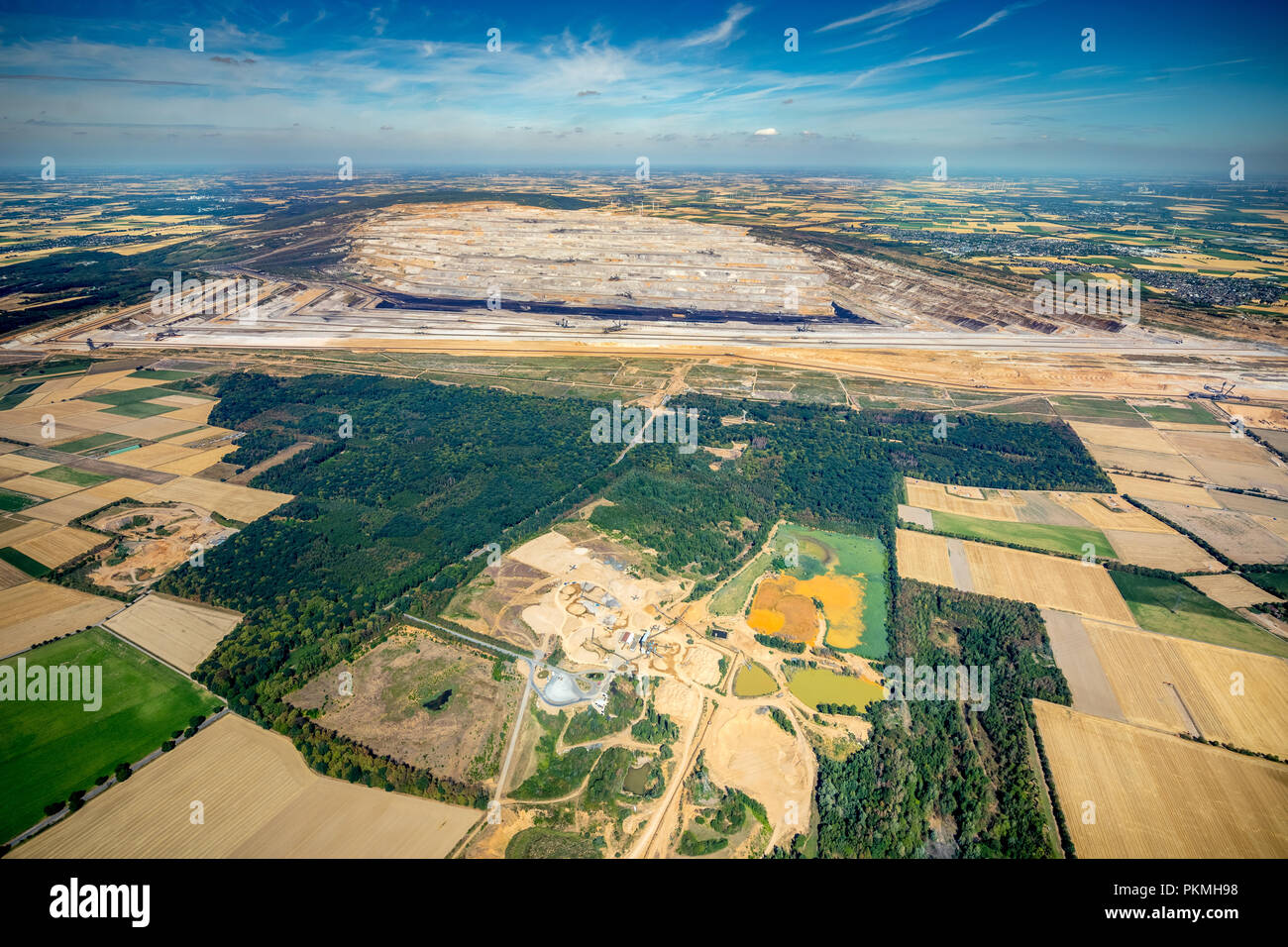 Vista aérea, Etzweiler, la minería a cielo abierto de lignito, Bosque, Bürgewald Steinheide Hambach, área de conservación del paisaje Foto de stock