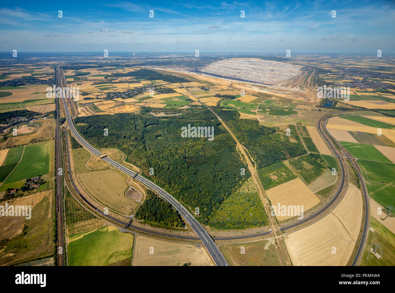 Vista aérea, Etzweiler, la minería a cielo abierto de lignito, Bosque, Bürgewald Steinheide Hambach, área de conservación del paisaje Foto de stock