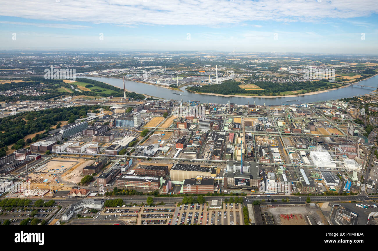 Vista aérea de la planta, Bayer AG, Rhein, compañías farmacéuticas Manfort, LANXESS Aktiengesellschaft, planta química Leverkusen Foto de stock