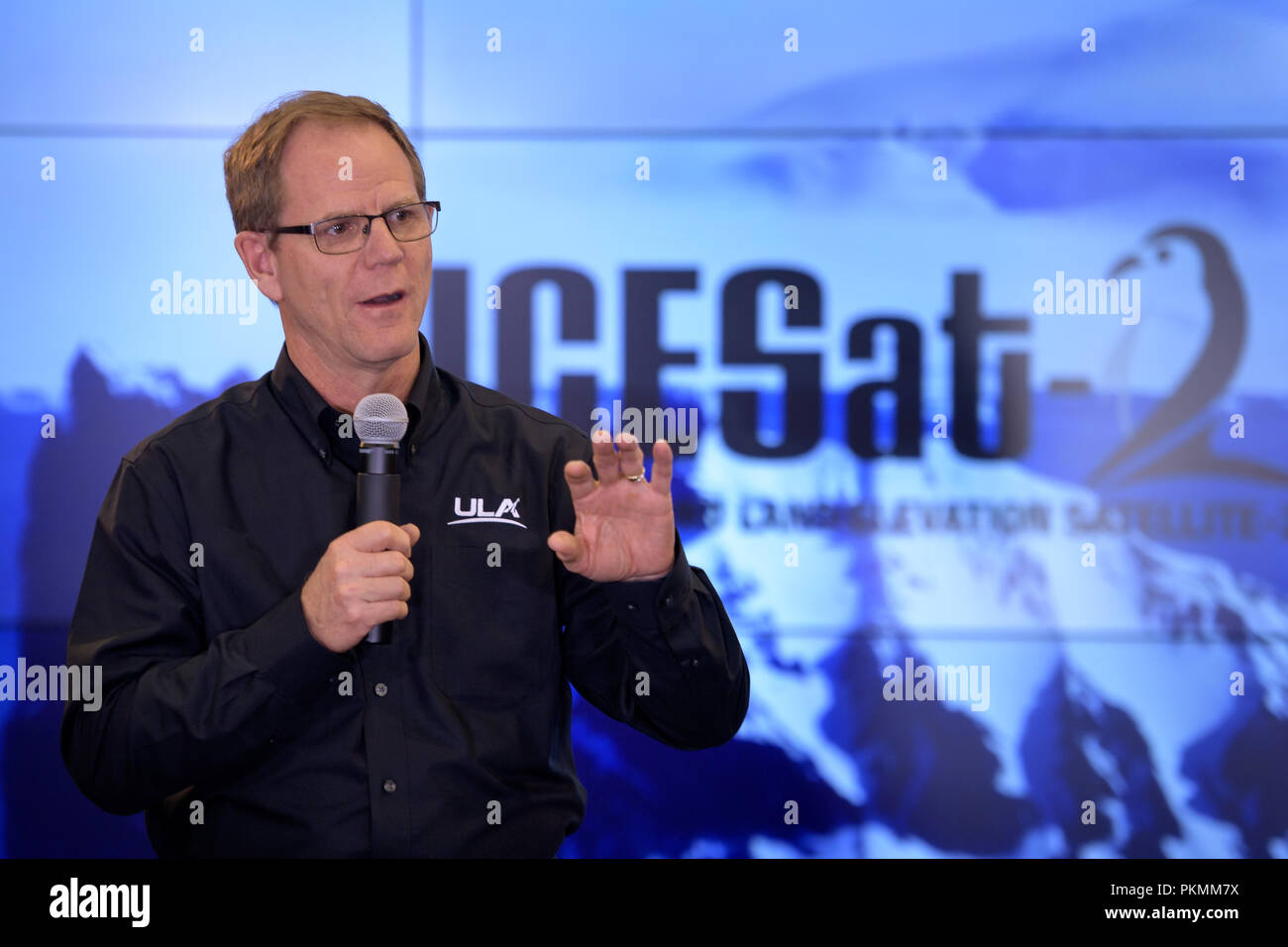 Base de la Fuerza Aérea Vandenberg en California, Estados Unidos. 13 Sep, 2018. Scott Messer, Administrador del Programa de las Naciones Alianza de Lanzamientos, se observa durante un NASA Ice, Cloud y la elevación terrestre Satélite-2 (briefing prelaunch ICESat-2), el jueves 13 de septiembre de 2018, en la base de la Fuerza Aérea Vandenberg en California. El ICESat-2 misión va a medir el cambio de la altura de la masa de hielo. Crédito de la foto: (NASA/Bill Ingalls) a través de la NASA globallookpress.com Crédito: NASA/Federación de mirar/Zuma alambre/Alamy Live News Foto de stock