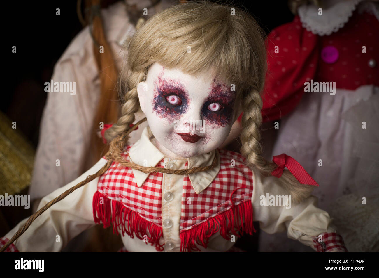 Scary dolls fotografías e imágenes de alta resolución - Alamy